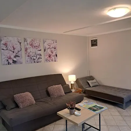 Cherry Gradac فاليفو